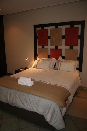 Standard Queen Room image 4