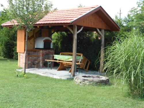 Iekārtas, Patakparti Apartman in Bozsok