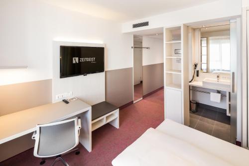 Standard Double Room image 2
