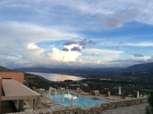  Sunrise Mediterranean House in Exópolis