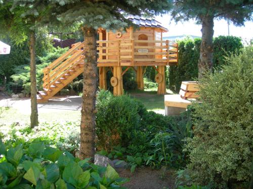 Playground, Zajazd Podjadek in Osjakow