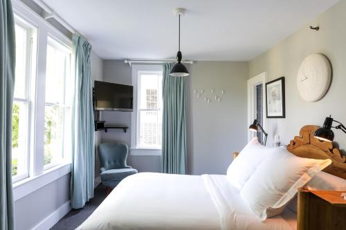 103329350 The Maidstone Hotel