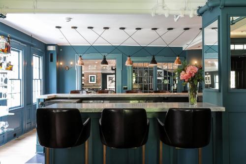 103331932 The Maidstone Hotel