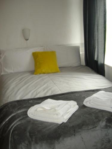 Double Room image 8