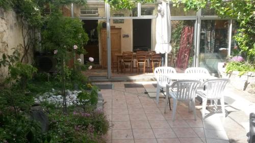 3/4 p Centre ville avec jardin gîte à louer Marseille 13