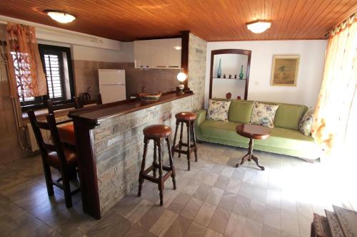  Apartment Zora, Ferienwohnung in Lovran