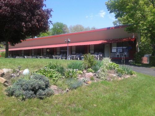 Skats, Capricorn Motel Royale 1000 Islands in Ivy Lea (ON)