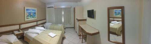 1 double bed, 2 twin beds