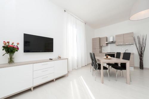 White Flat Termini - image 5