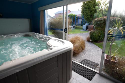 สปา, ASURE Colonial Lodge Motel in ทาราเดล