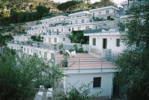 Blue Bay Ideally located in the prime touristic area of Cefalu, Bluebay Cefalù promises a relaxing and wonderful visit. The hotel offers a wide range of amenities and perks to ensure you have a great time. Se