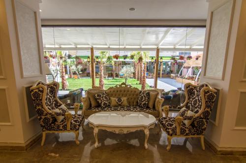 Phoenicia Royal Hotel - image 9