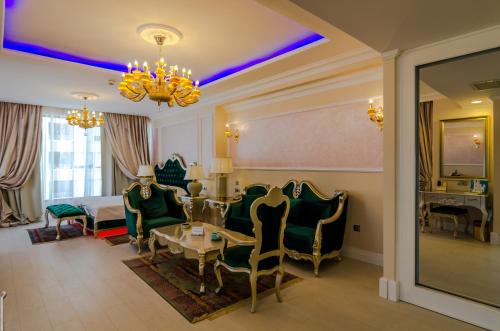 Phoenicia Royal Hotel - image 5