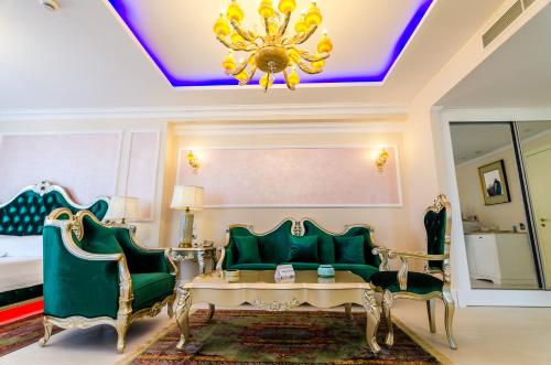 Phoenicia Royal Hotel - image 12