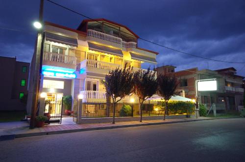  John & Eve Hotel in Paralia