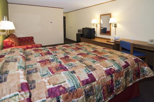 Burnsville Inn & Suites