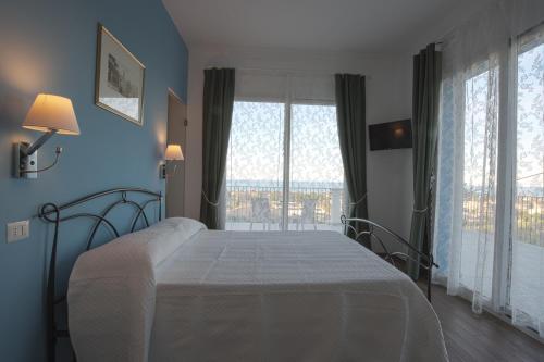 Queen Room with Sea View