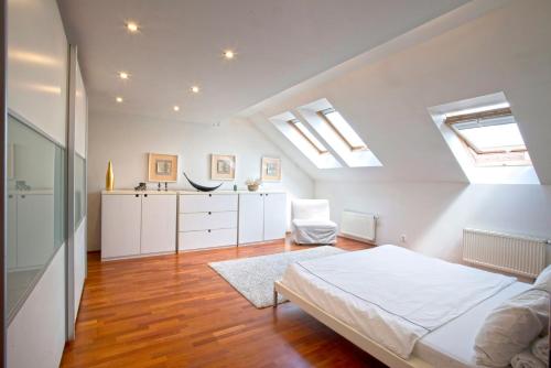Luxury Penthouse Apartment - image 5