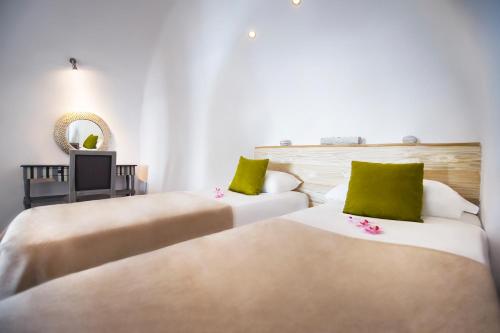 Villa with Private Outdoor Heated Pool and Caldera View image 5