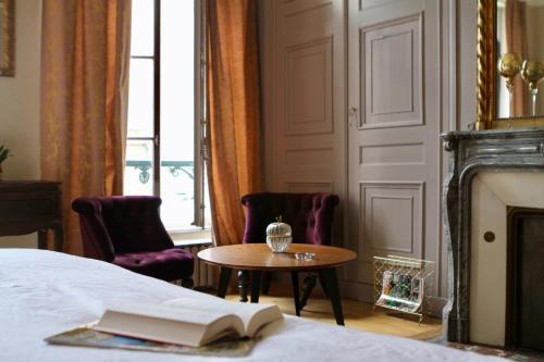 Une Maison En Ville Chambre d'hotes - image 13