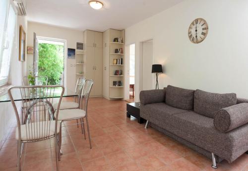 Olive Tree Villa in Podi