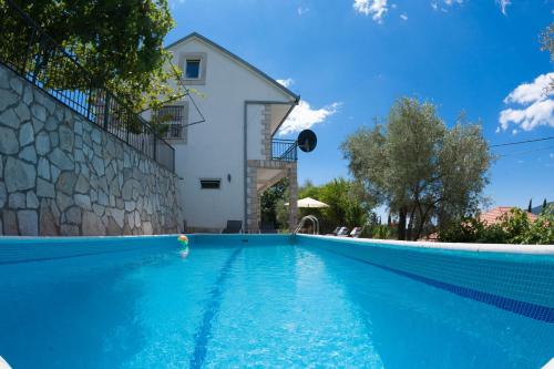 Olive Tree Villa in Podi