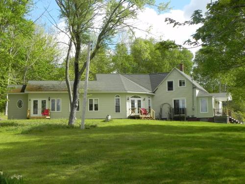 Rumi Guest House on the Cabot Trail 2