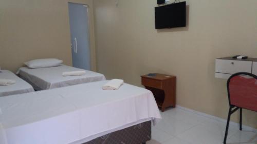 3 twin beds