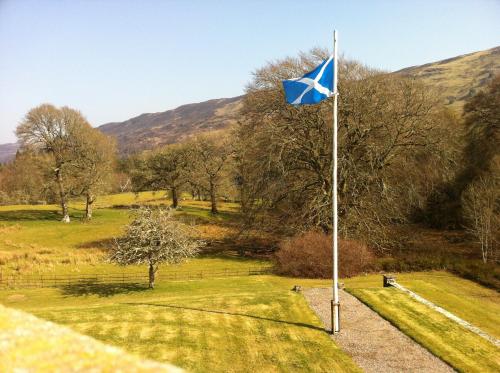 Glengarry Castle Hotel - image 3