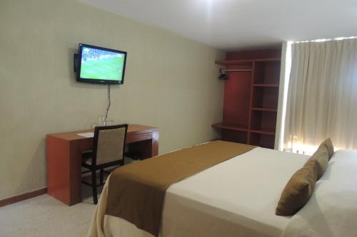 Hotel Central The 3-star Hotel Central offers comfort and convenience whether youre on business or holiday in Veracruz. Both business travelers and tourists can enjoy the propertys facilities and services. Servic