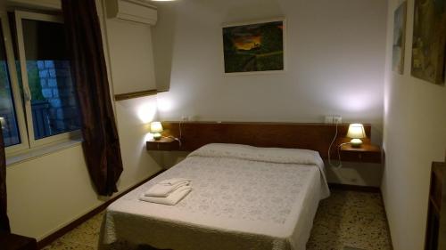 3 twin beds