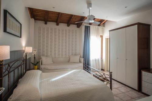 3 twin beds