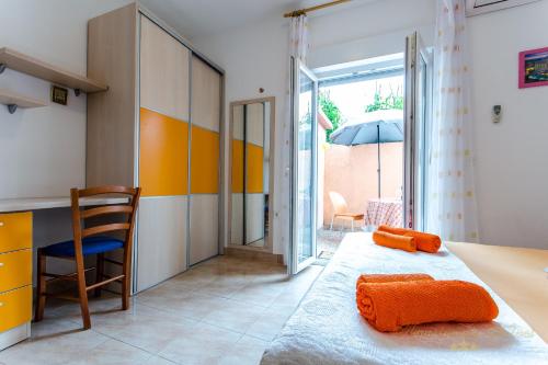 ระเบียง/ชานเรือน, Apartments Nives Suhi Potok in ดูกิ รัต