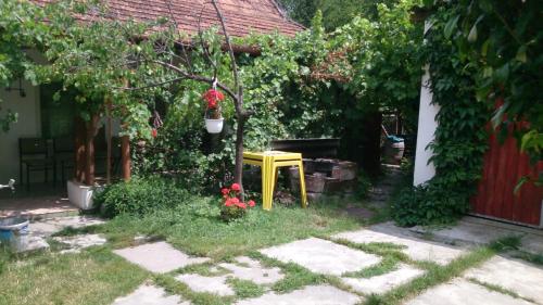 สวน, Boris Apartman in กียูลา
