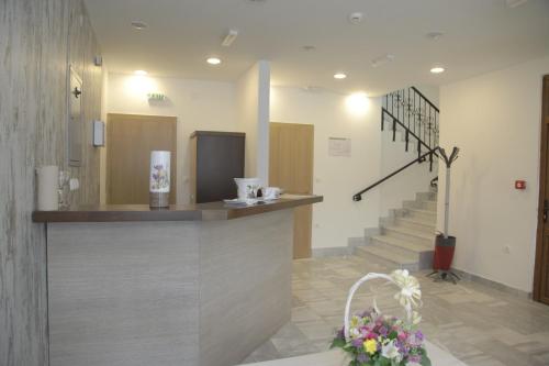 ردهة, Hotel Korab Trnica in تيتوفو