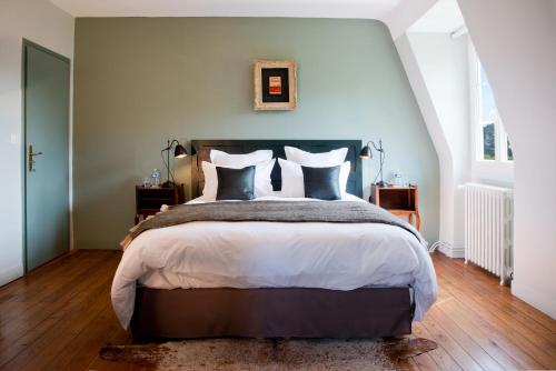 Castel De La Terrasse in Etretat