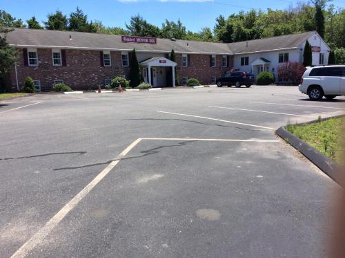 Wickford Motor Inn - image 7