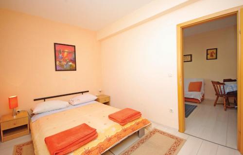 Apartments Makarska - image 3