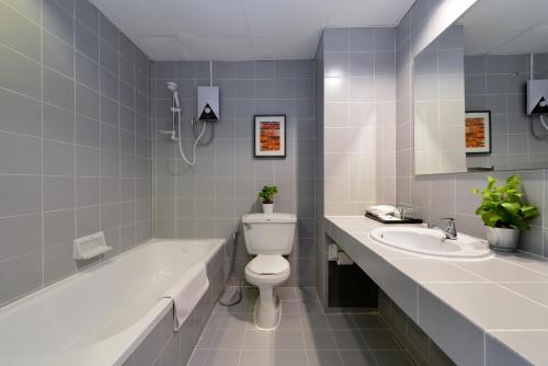 room detail thumbnail 2