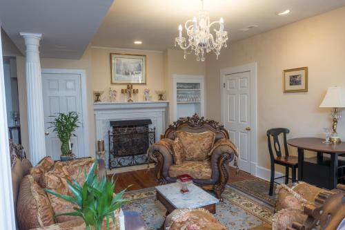 Dennison Street Inn B & B - image 4