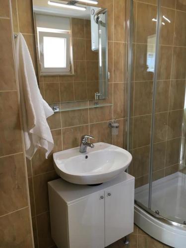 Apartments by the sea Razanj, Rogoznica - 13507, Rogoznica (photo 10)