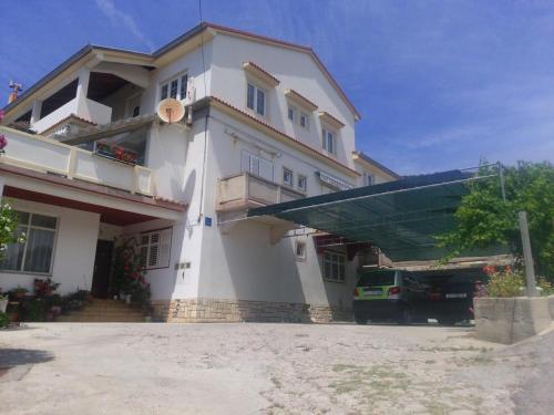 Apartments with a parking space Supetarska Draga - Gornja Rab - 13705