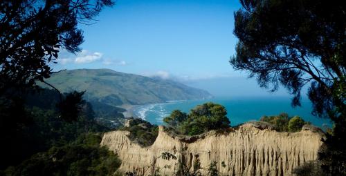 Tree House Lodge Bed & Breakfast Tree House Lodge Bed & Breakfast