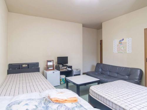 Kenrokuen Set in a prime location of Miyazaki, Kenroku en puts everything the city has to offer just outside your doorstep. The property offers a high standard of service and amenities to suit the individual ne