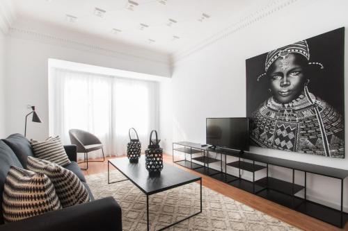 Town Hall Apartments - image 4