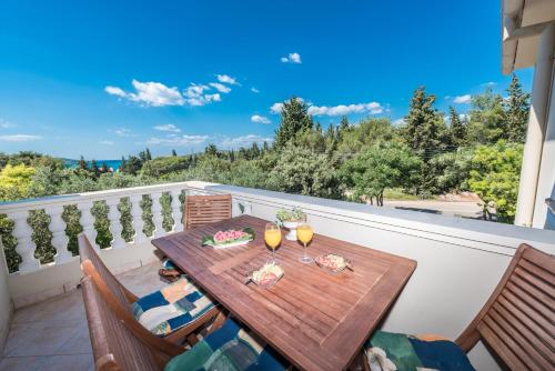 One-Bedroom Apartment with Sea View