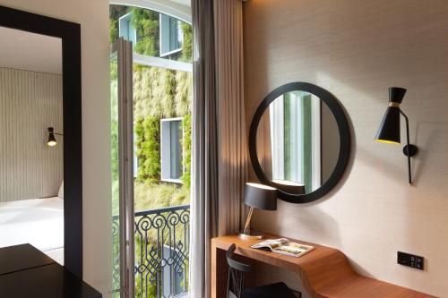 room detail thumbnail 1