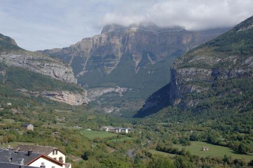  Casa el Parque Cajal, Pension in Torla