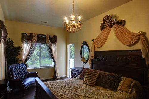 Lions Gate Manor - image 5