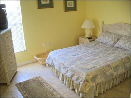 Lake Berkley Lake Front Oasis - Three Bedroom Home - image 8